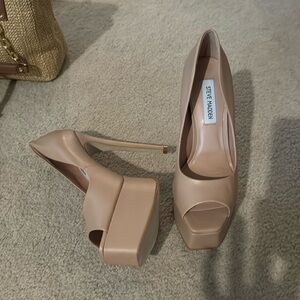 Steve Madden tan peep toe pumps -brand new  size 7.5